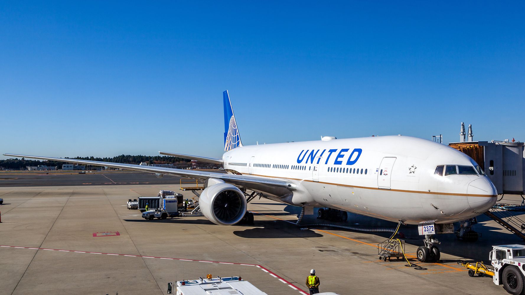 United Airlines Passenger With Possible COVID-19 Symptoms
Dies After Inflight Emergency 1