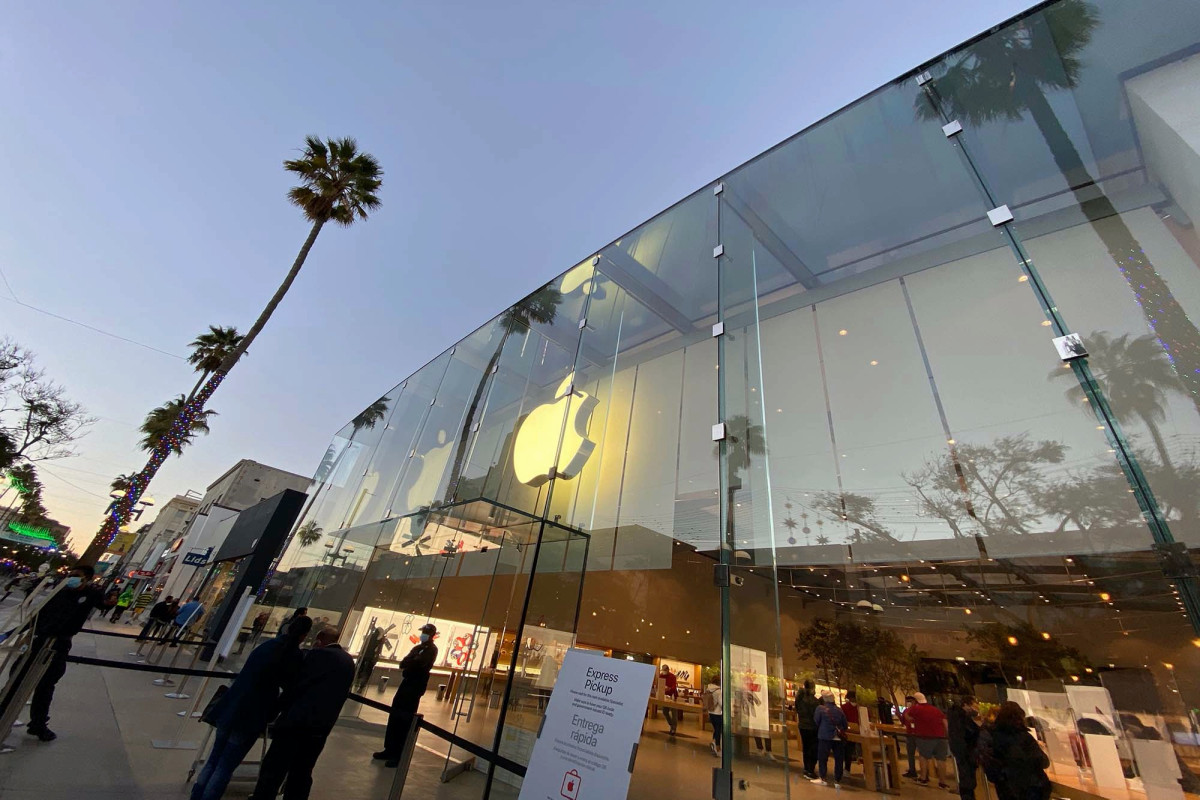 Apple closes all California locations amid rising COVID-19
cases 1