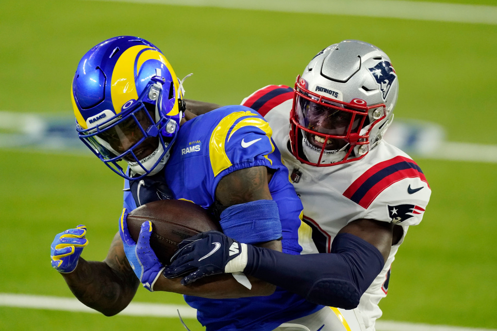 Akers runs wild, Newton benched as Rams rout Patriots
24-3 1