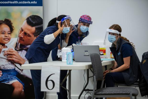 California coronavirus surge brings field hospitals, body
bags 1