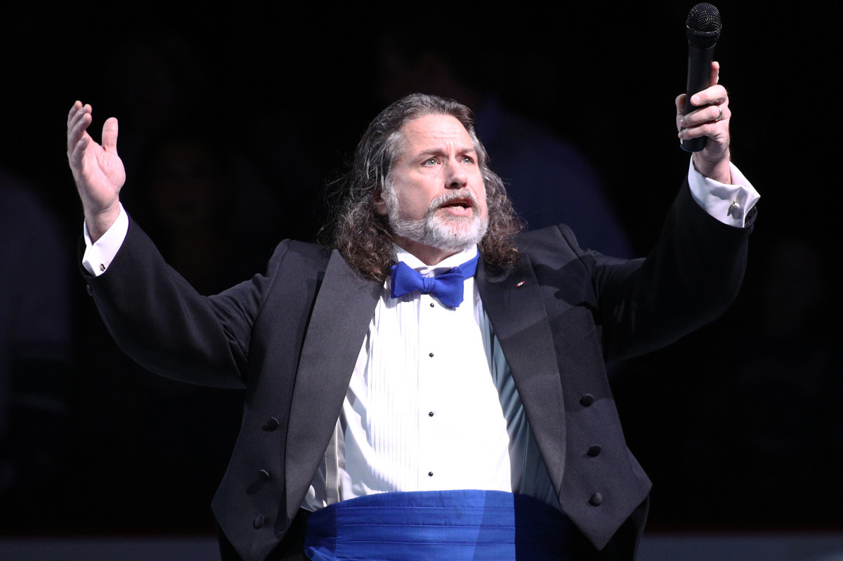Canucks fire anthem singer Mark Donnelly for performing at
anti-mask rally 1