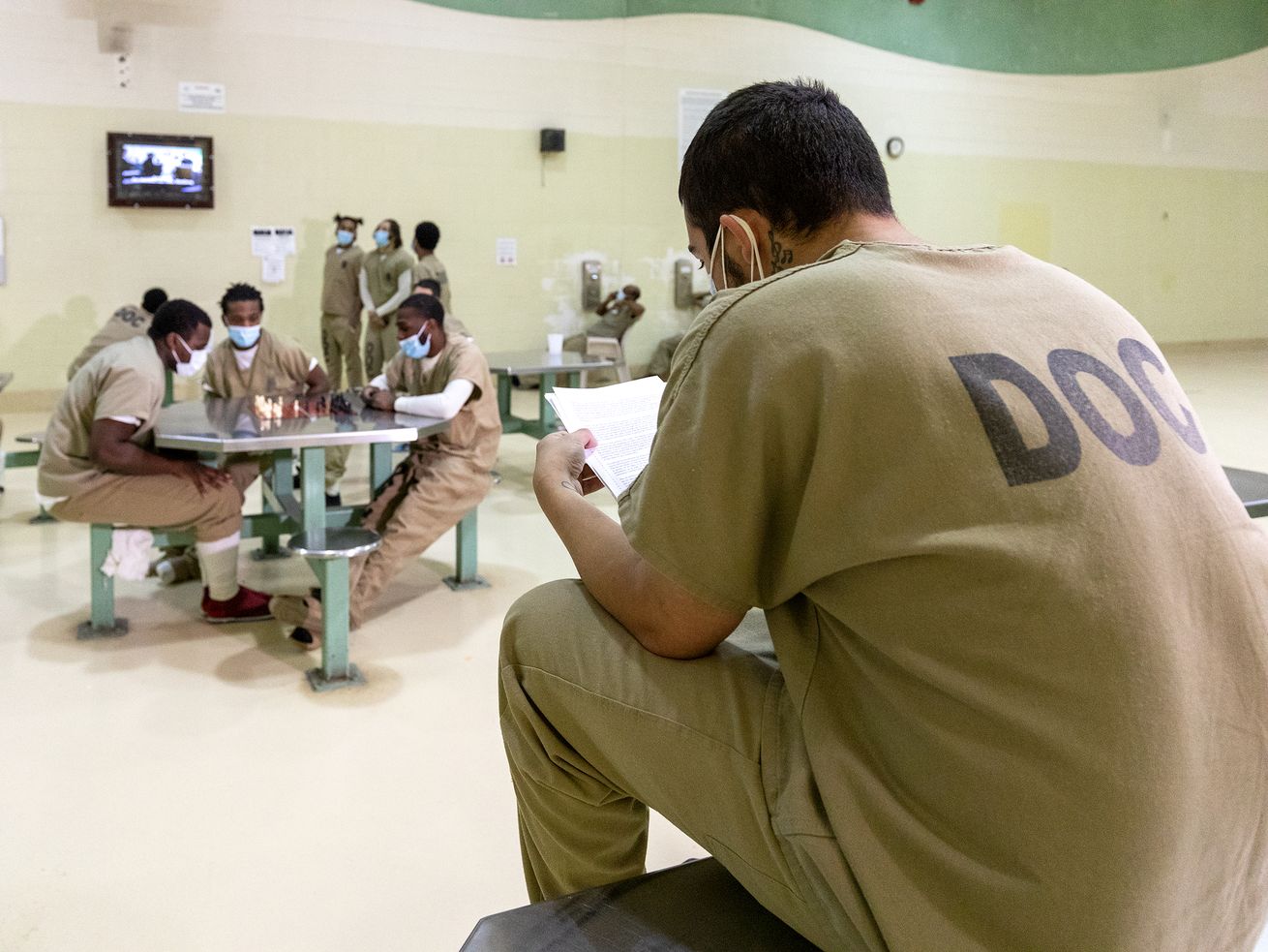 Cook County Jail was one of the nation’s largest COVID-19
hotspots last spring. It’s worse now 1