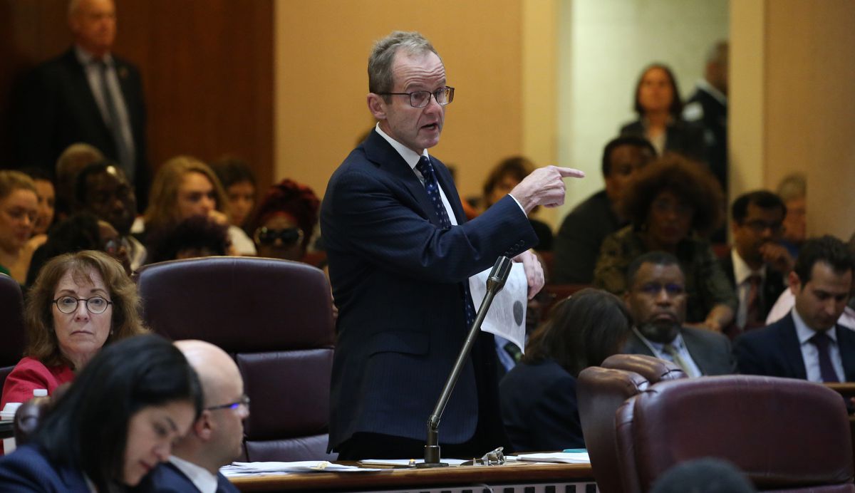 Wrigleyville alderman allowed diners inside his restaurant
in violation of COVID-19 rules, calls it an ‘error in
judgment’ 1