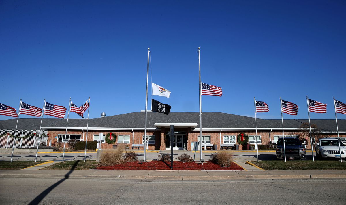 A deadly second surge: COVID-19 fatalities hit a new record
in Illinois nursing homes 1 A deadly second surge: COVID-19 fatalities hit a new record
in Illinois nursing homes 1