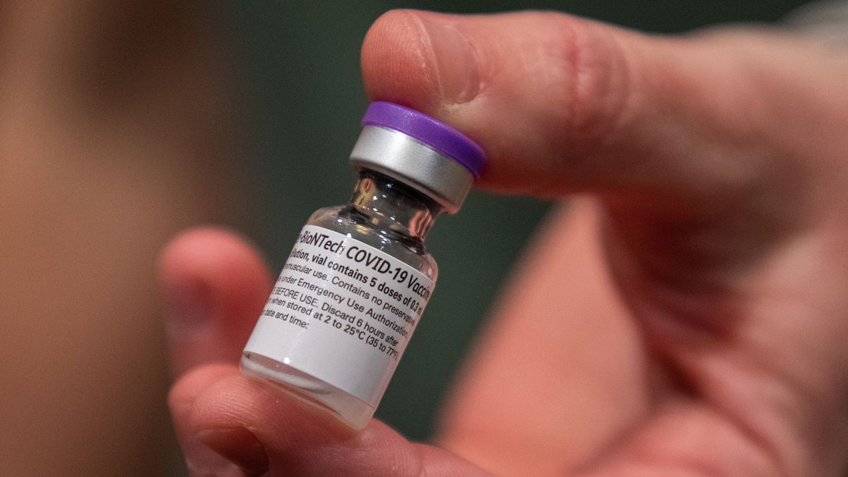 Coronavirus in Illinois updates: 7,562 new confirmed and
probable COVID-19 cases and 108 additional deaths reported
Saturday 1 Coronavirus in Illinois updates: 7,562 new confirmed and
probable COVID-19 cases and 108 additional deaths reported
Saturday 1