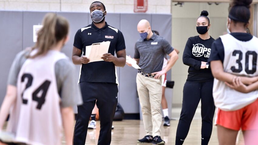 How the COVID-19 pandemic will affect high school sports in
Massachusetts this winter 1