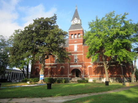 News Briefs: 10,000 COVID-19 deaths; Fountain Hall
vandalism; SCOTUS dismisses Texas lawsuit 1