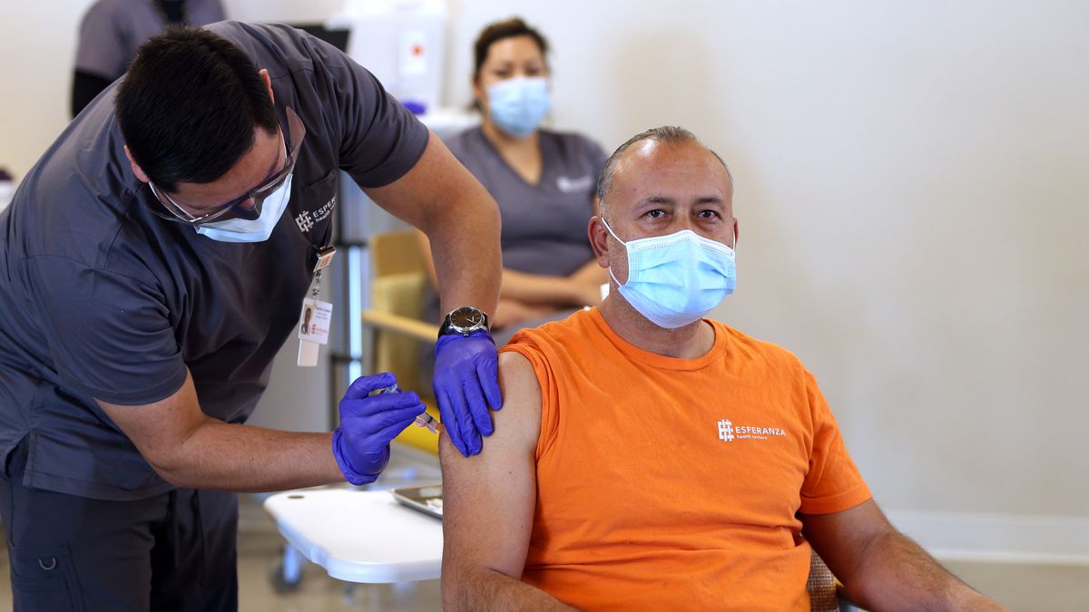 Coronavirus in Illinois updates: Sunday was busiest day at
U.S. airports since pandemic took hold in mid-March 1