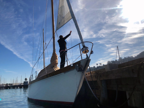 Seized Sausalito sailboat towed to Vallejo Yacht Club after
five-day protest 1