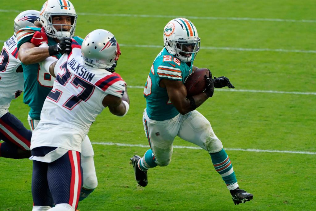 Dolphins eliminate Patriots from playoff race with 22-12
win 1