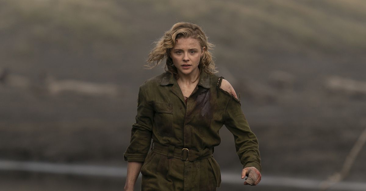 ‘Shadow in the Cloud’: Flight officer fights off boors and
beasties in a wonderfully bonkers B-movie 1