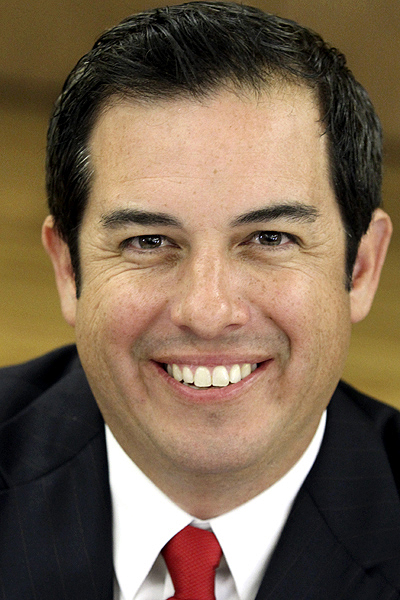 Jimmy Dutra sworn in as first openly gay mayor of
Watsonville 1