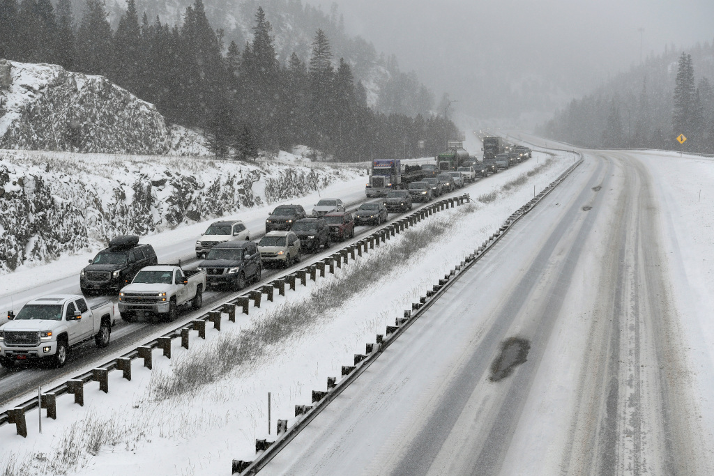 I-70 reopened at Vail Pass after closing due to
crashes 1