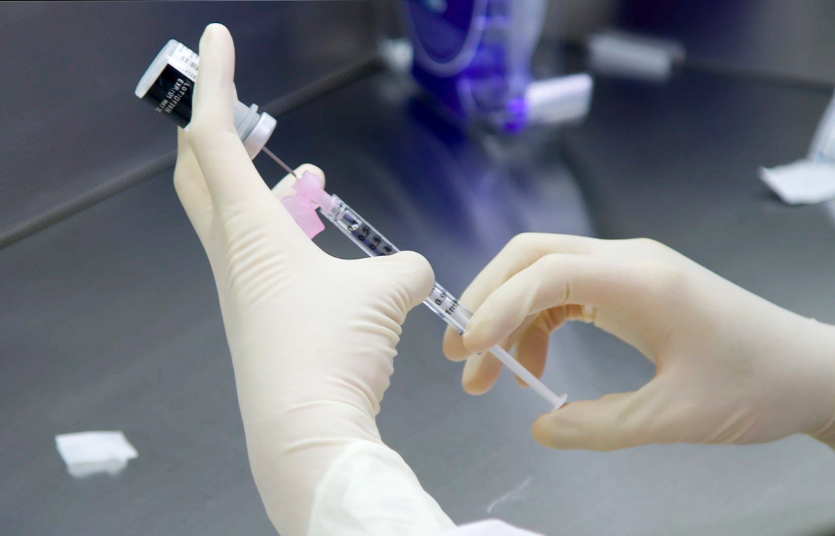 First doses of COVID-19 vaccine will arrive across the US on
Monday 1