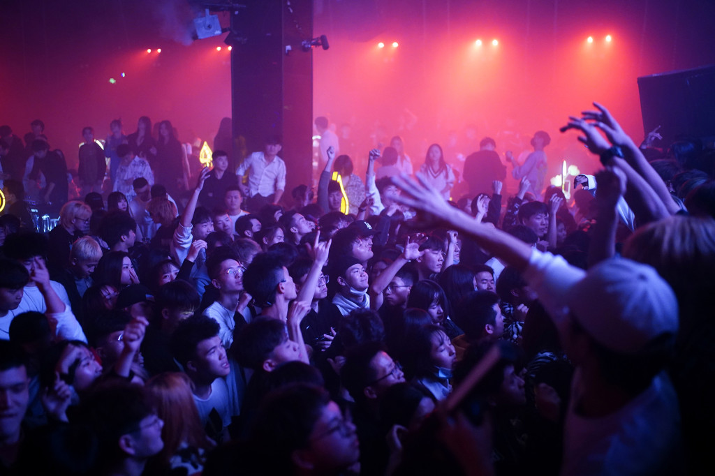 Wild nightclub scene transforms Wuhan from COVID-19
epicenter to party central 1