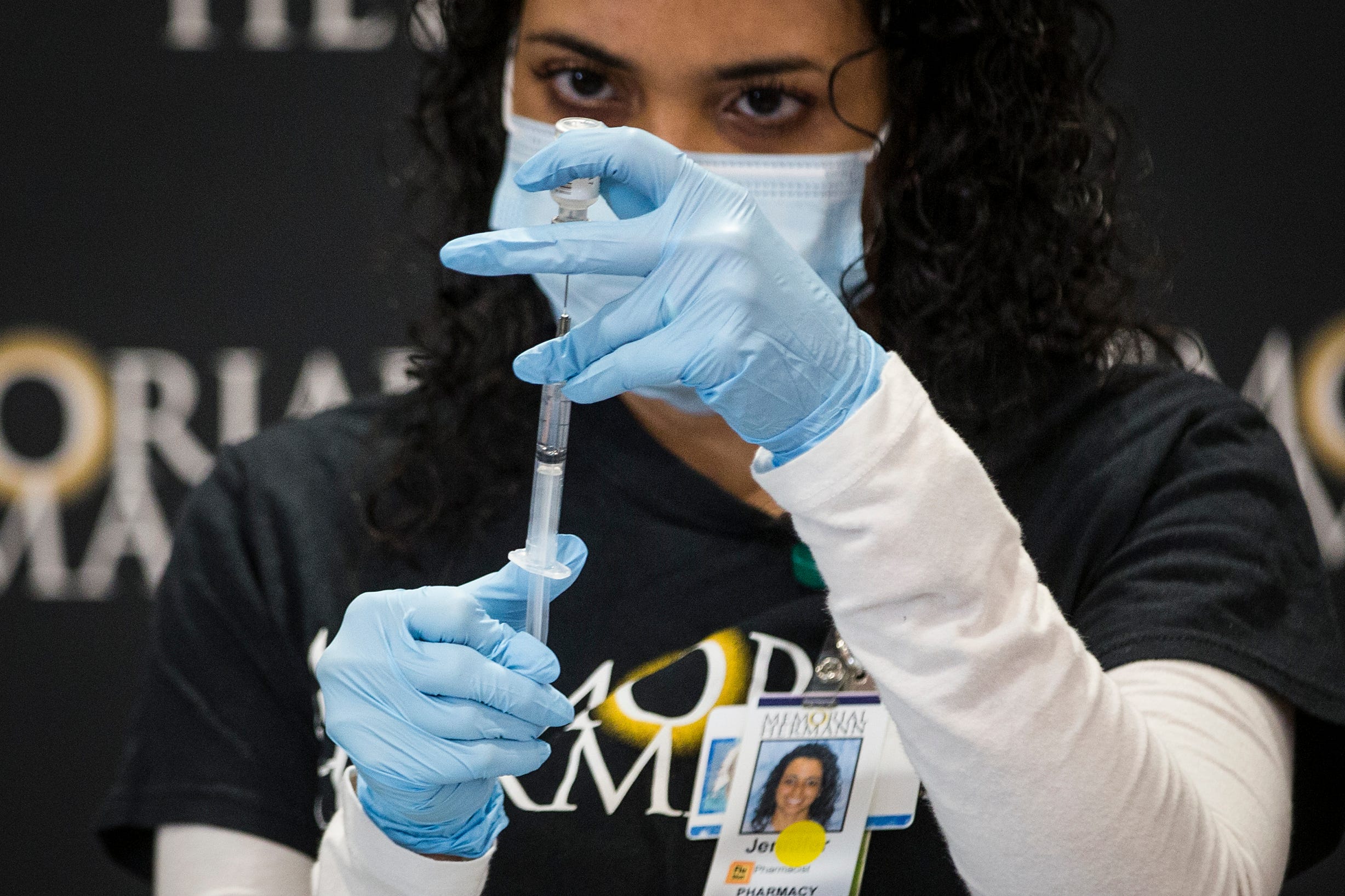 Coronavirus updates: Texas joins California as only states
with 1.5M cases; FDA approves first at-home COVID test; 303K US
deaths 1