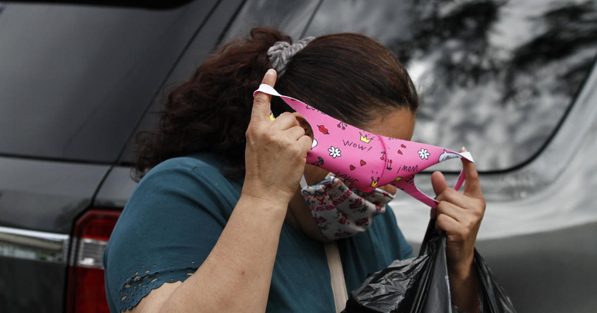 CDC recommends "universal mask wearing" outside home 1