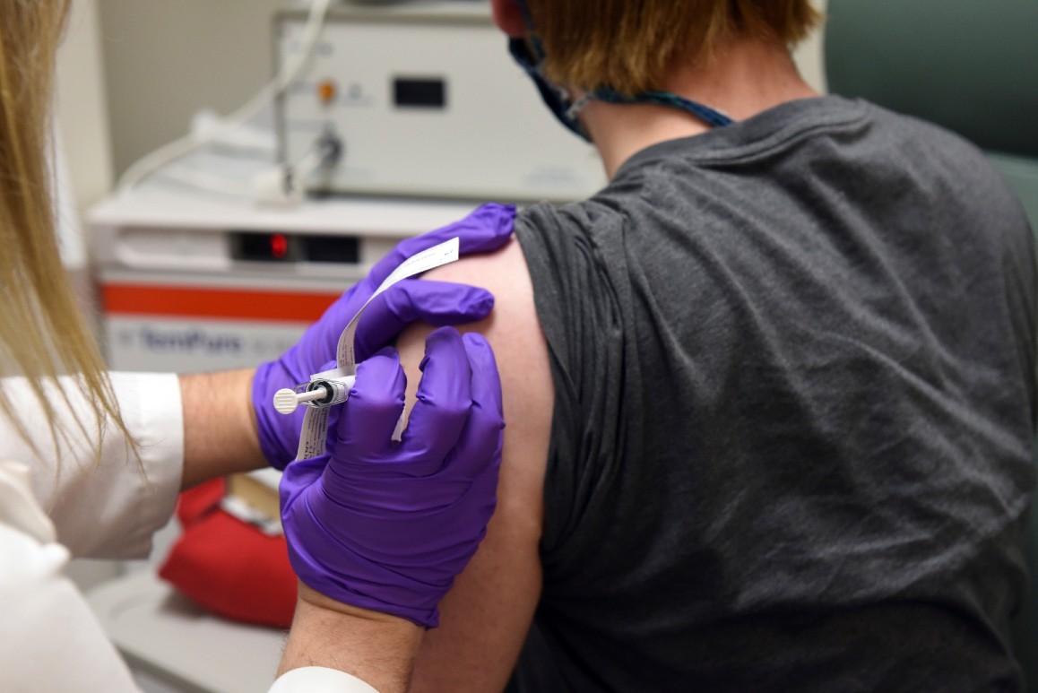 CDC panel says first Covid-19 vaccine doses should go to
health workers, long-term care residents 1