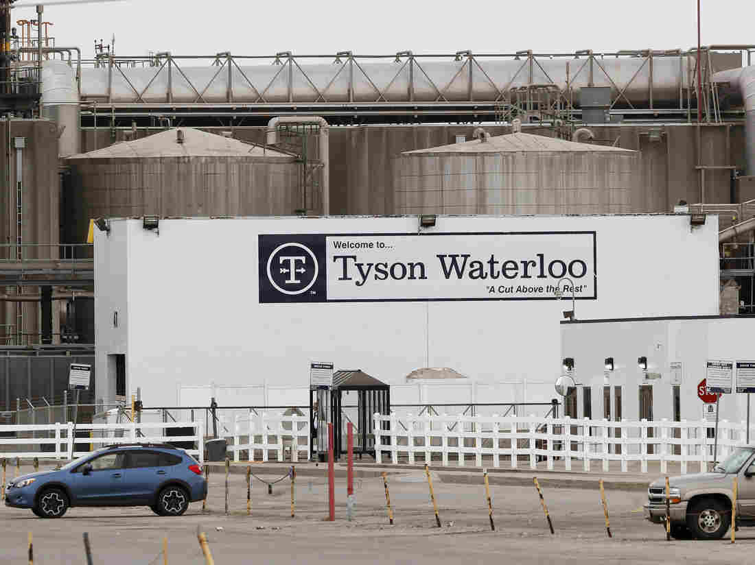 Tyson Foods Fires 7 Plant Managers Over Betting Ring On
Workers Getting COVID-19 1