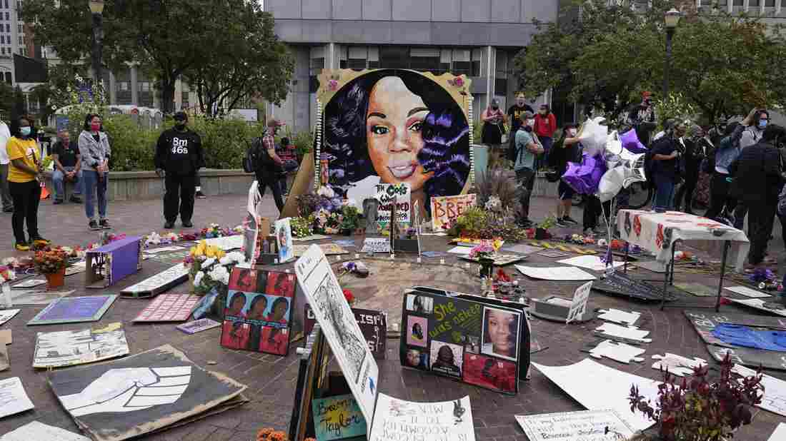 Louisville Police To Fire 2 More Officers Involved In Death
Of Breonna Taylor 1