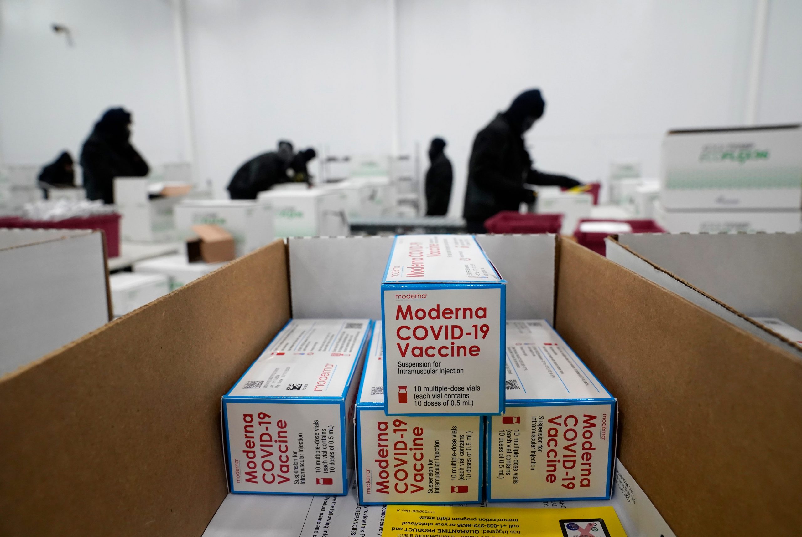 Coronavirus updates: Moderna vaccinations set to begin
Monday; New York Gov. Andrew Cuomo urges feds to ban flights from
UK; 317K US deaths 1 Coronavirus updates: Moderna vaccinations set to begin
Monday; New York Gov. Andrew Cuomo urges feds to ban flights from
UK; 317K US deaths 1