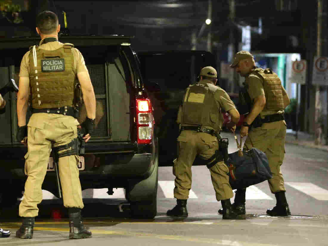 Masked Robbers Launch Coordinated Attack On A 2nd Brazilian
Bank, Killing 1 Hostage 1