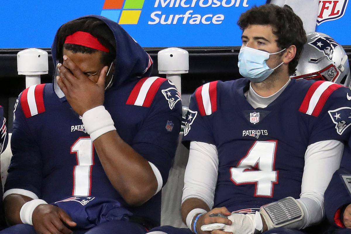 Patriots’ QB situation a complete mess one year after Tom
Brady 1