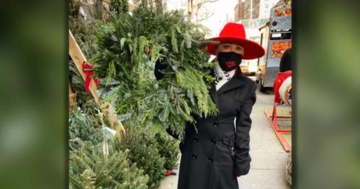 Anthony Mason explores New York City holiday festivities in
the time of COVID-19 1