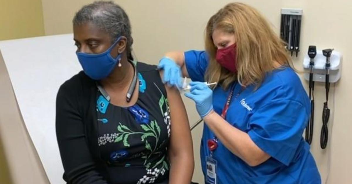 Doctor: Pfizer's COVID-19 vaccine "extremely safe" to
take 1