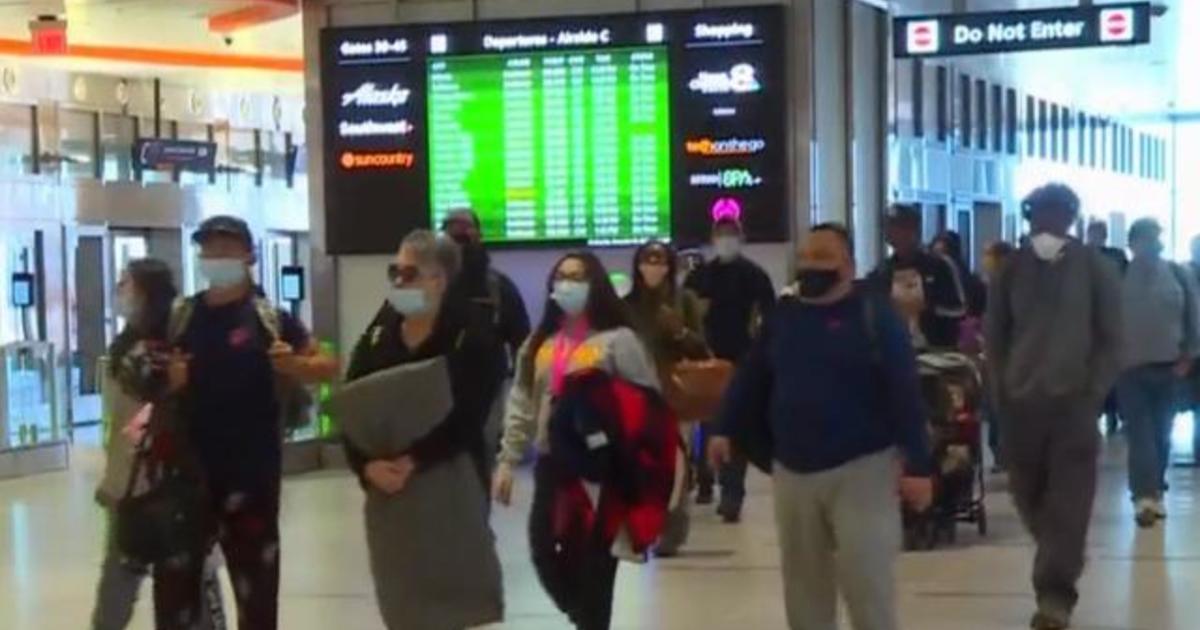 Health experts worry nationwide holiday travel could lead to
surge of COVID-19 cases 1