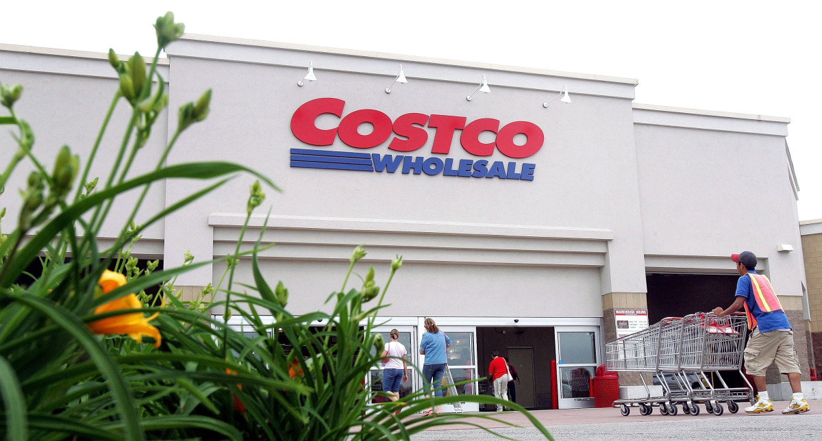 COVID-19 outbreak at Washington state Costco leaves 145
workers infected 1