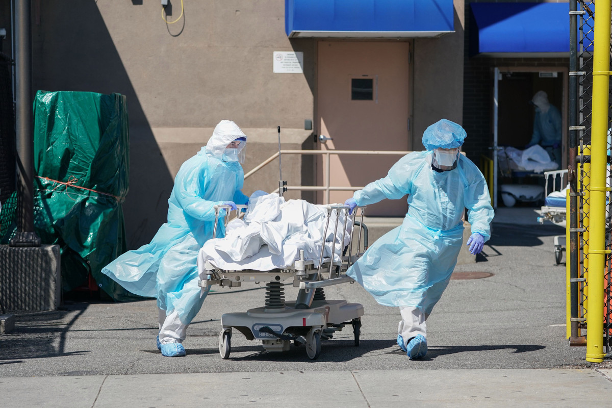US sets new single-day record with over 3,000 COVID-19
deaths 1