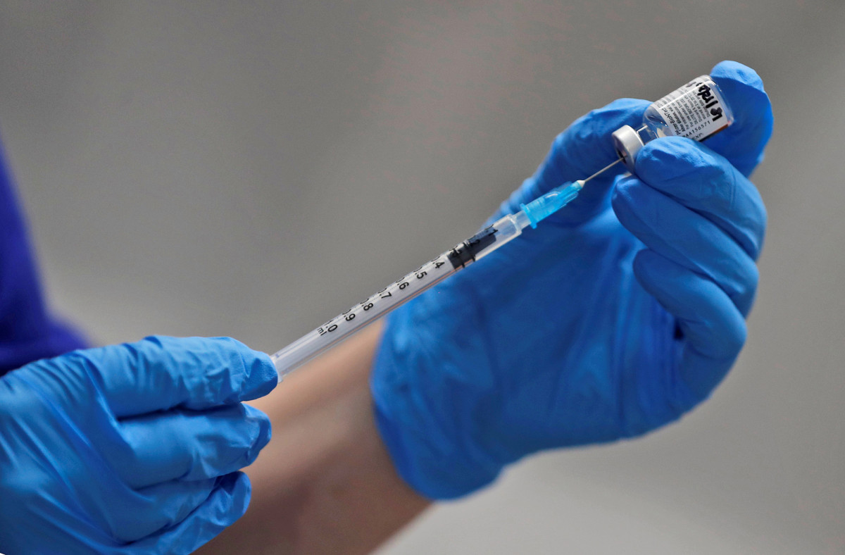 NYC’s first COVID-19 vaccine delivery expected to arrive
Monday morning 1