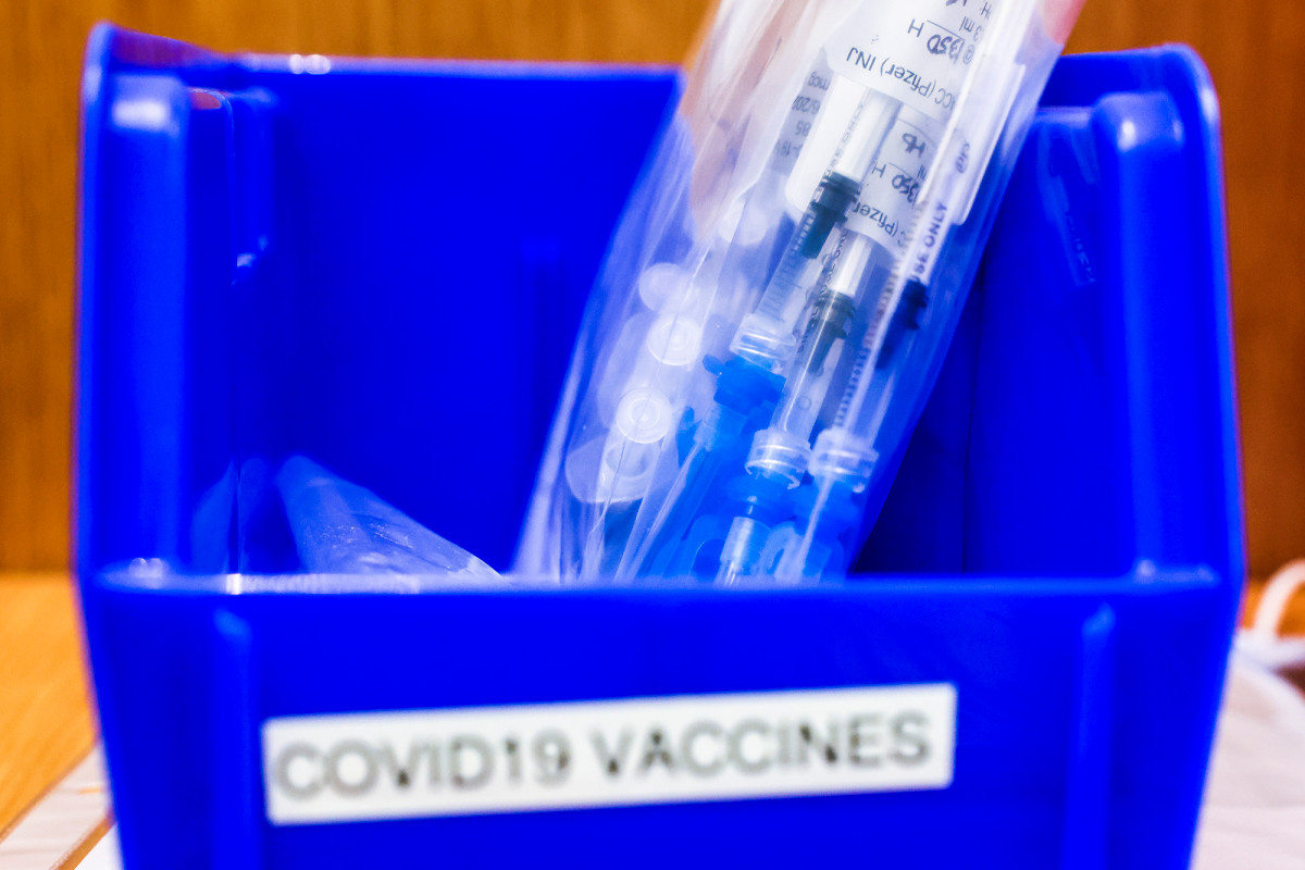 Serious allergic reaction to COVID-19 vaccine reported in
Alaska 1