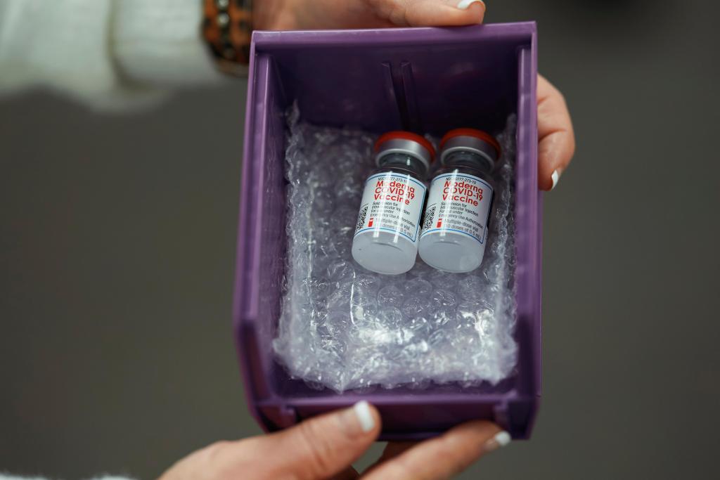 What the COVID-19 vaccine side effects feel like, according
to those who have gotten the shot 1