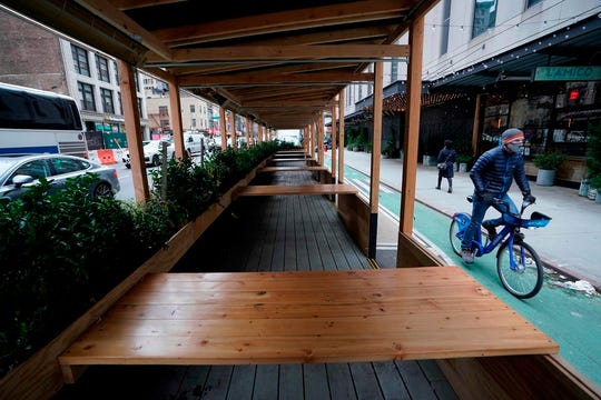 'What's a heater gonna do when it's 30 degrees': Restaurants
face bleak winter in COVID-19 1