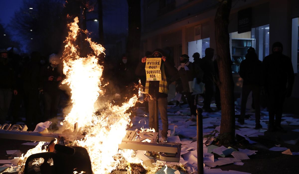 Intruders crash Paris protest of law on use of police
images 1