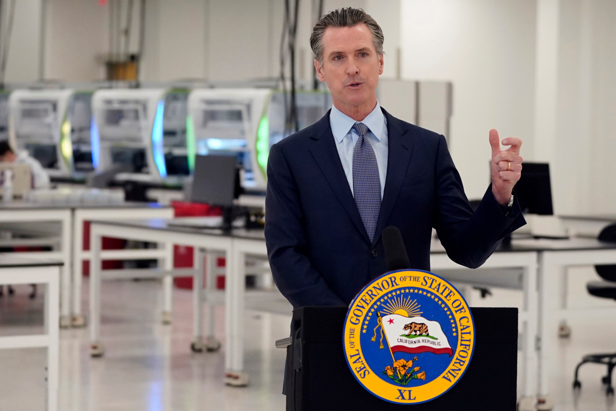 Gavin Newsom in quarantine after staffer tests positive for
COVID-19 1 Gavin Newsom in quarantine after staffer tests positive for
COVID-19 1
