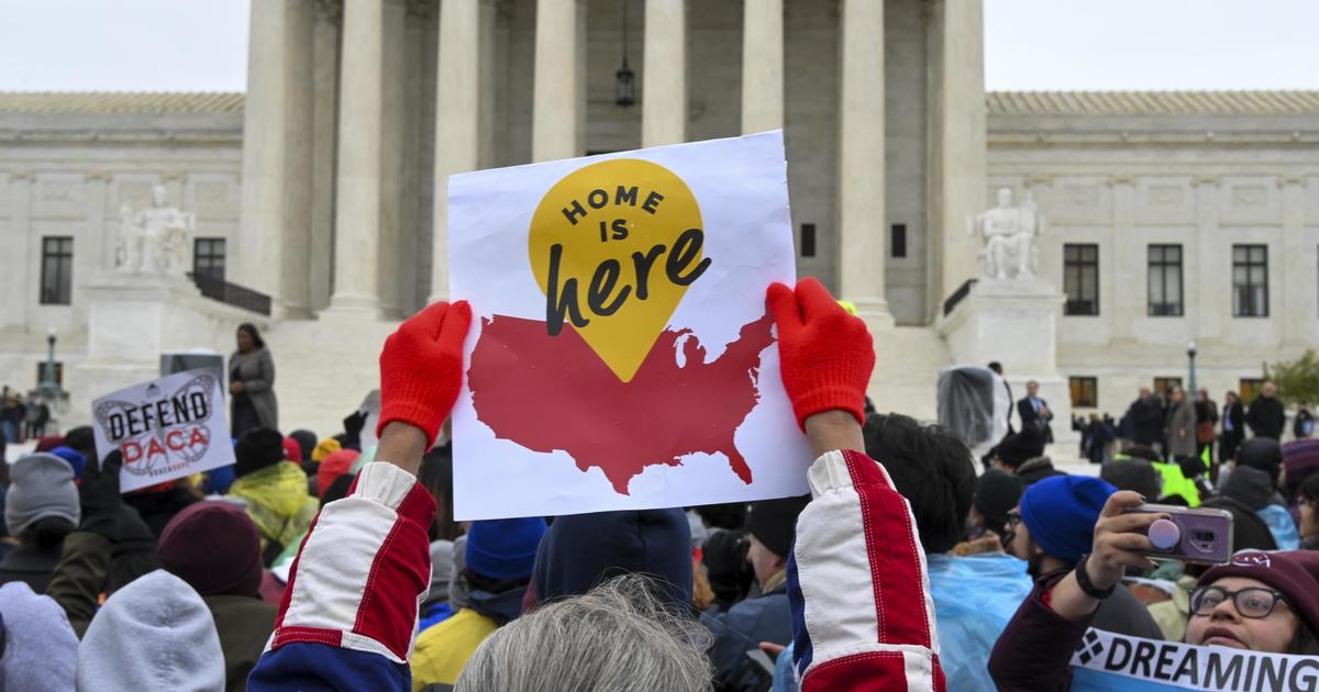 Judge orders restoration of DACA, opens program to new
applicants 1