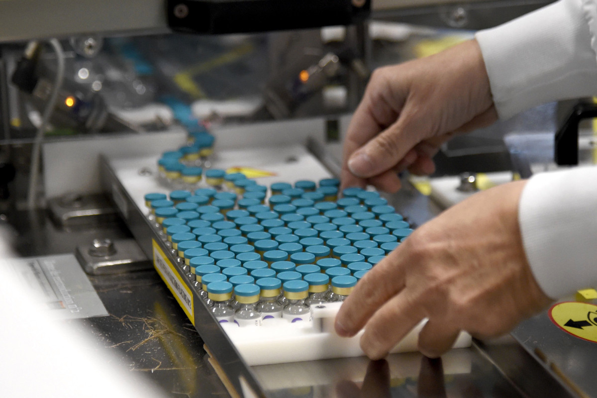 Sanofi, GlaxoSmithKline delay COVID-19 vaccine rollout to
late 2021 1