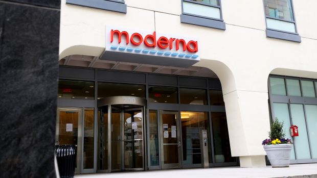 What we know about Moderna’s coronavirus vaccine and how it
differs from Pfizer’s 1