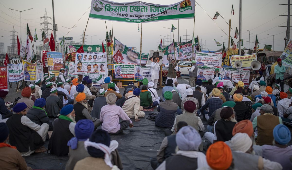 Protesting Indian farmers ask top court to scrap new
laws 1