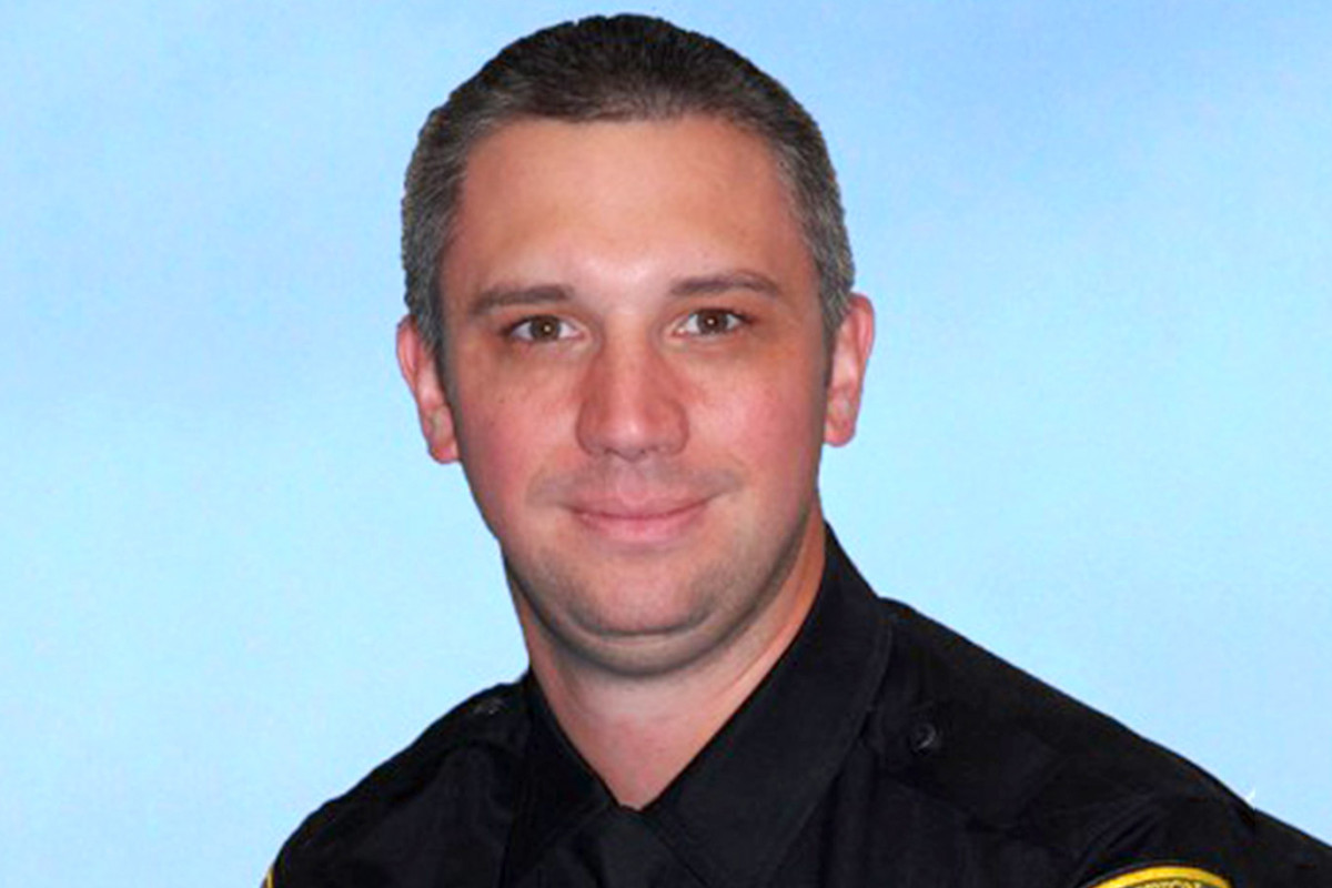 Washington state corrections officer fatally shoots elderly
woman in jail lobby 1