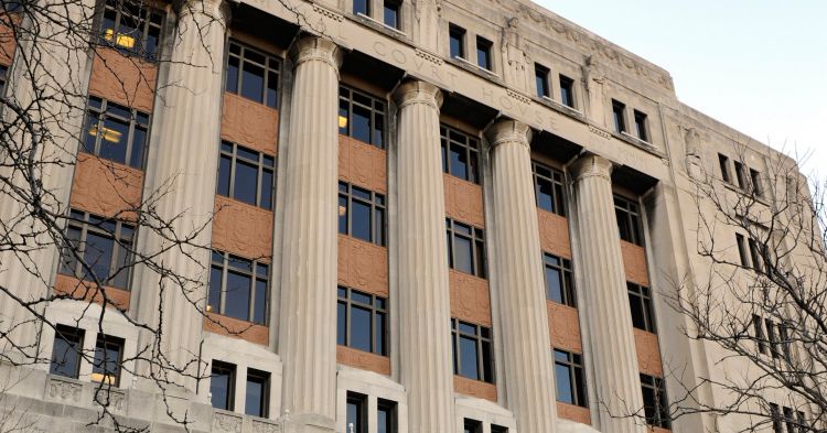 One judge, 5 more Cook County court employees test positive
for COVID-19 1