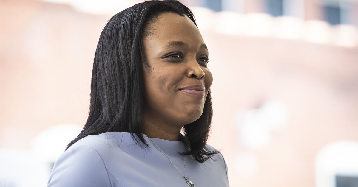Chicago schools chief Janice Jackson gets $40,000
raise 1
