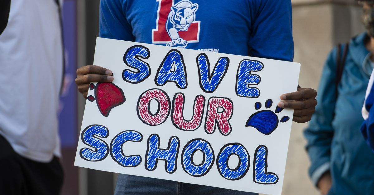 Merging 3 North Lawndale schools still ‘viable’ despite
withdrawal of support from community groups, CPS CE0 says 1