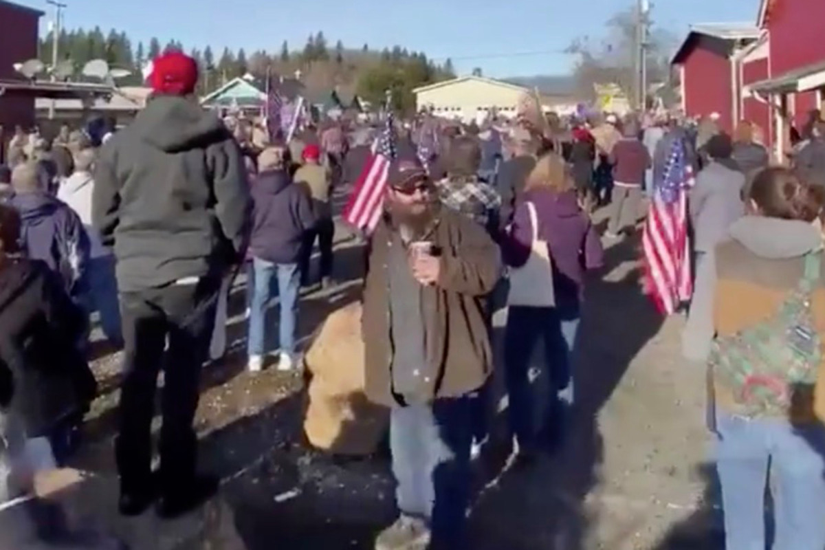 Washington state town defying COVID-19 shutdown, hosts
massive rally 1