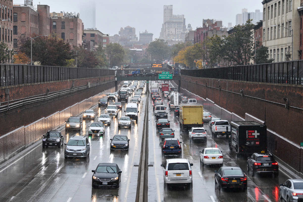 COVID-19 restrictions fueled NYC’s nation-leading drop in
car crashes 1