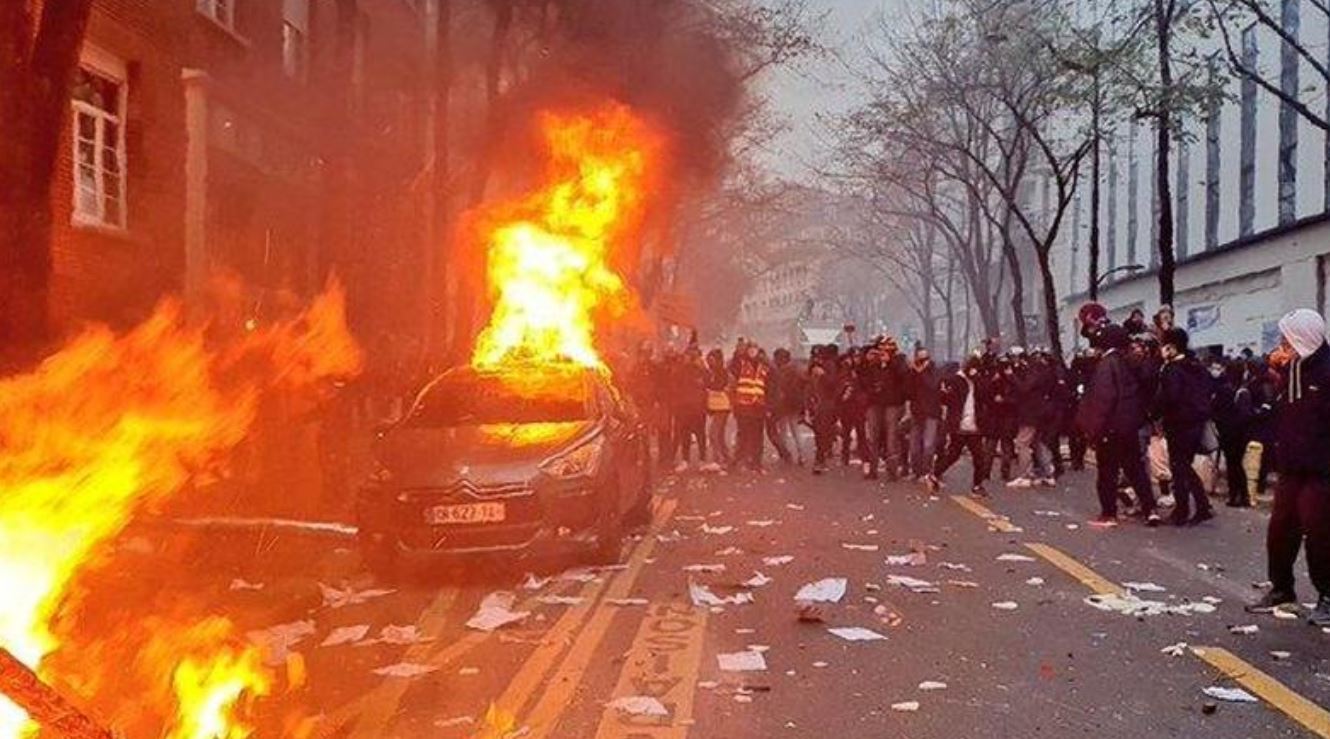 Paris Plunges Into Chaos As Protesters Denounce New Security
Law 1