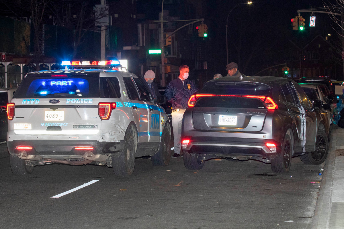 NYPD cop opens fire on driver who hit officer during traffic
stop 1